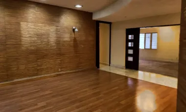 Casa en venta en Del Valle, San Pedro Garza García, Nuevo León