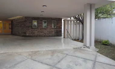 Casa en venta en Del Valle, San Pedro Garza García, Nuevo León