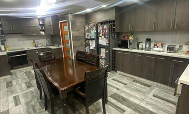 AMPLIA CASA FAMILIAR EN COLLICO, CERCANA AL RIO