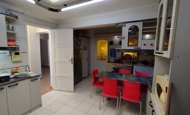 Casa 5D+3B+4E+Bodega y Oficina