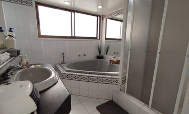 Casa 5D+3B+4E+Bodega y Oficina