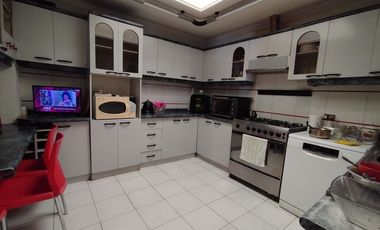 Casa 5D+3B+4E+Bodega y Oficina