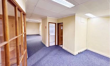 Amplia oficina amoblada (call center)