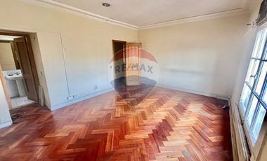 Amplia oficina amoblada (call center)