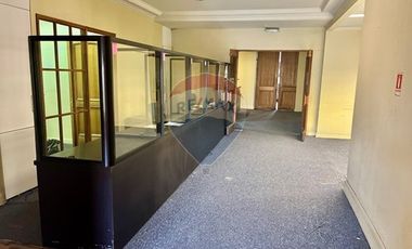 Amplia oficina amoblada (call center)