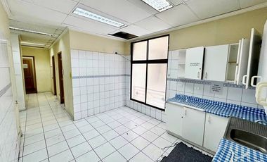 Amplia oficina amoblada (call center)