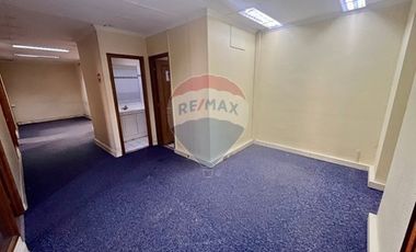 Amplia oficina amoblada (call center)