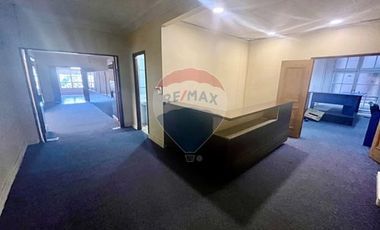 Amplia oficina amoblada (call center)