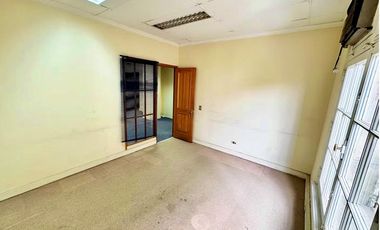 Amplia oficina amoblada (call center)