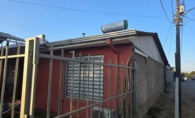 ¡Casa Esquinera en Talca con Patio y Quincho!