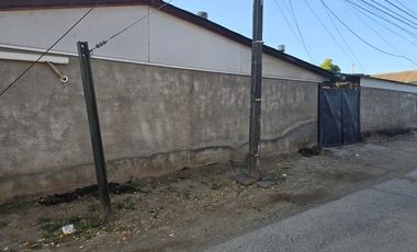 ¡Casa Esquinera en Talca con Patio y Quincho!