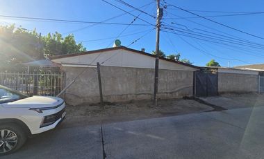 ¡Casa Esquinera en Talca con Patio y Quincho!