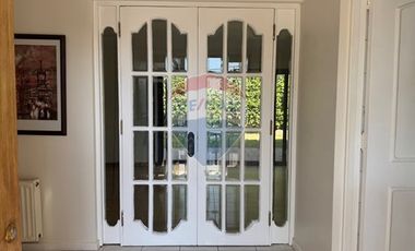 Arriendo Casa San Carlos Apoquindo 4D+3B