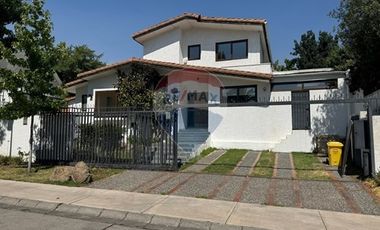 Arriendo Casa San Carlos Apoquindo 4D+3B