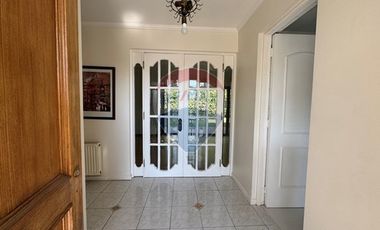 Arriendo Casa San Carlos Apoquindo 4D+3B