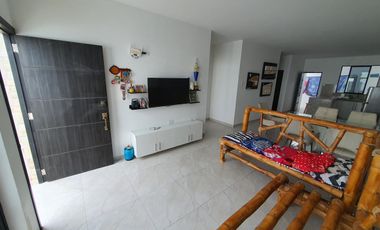 Moderna Casa en Costa Azul