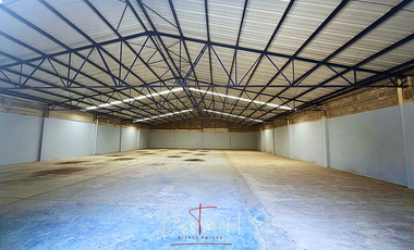 Se renta bodega comercial frente a Hospital Militar
