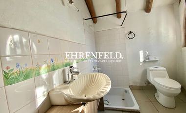 Alvaro Casanova, La Reina, Santiago. Casa habitacional y comercial.