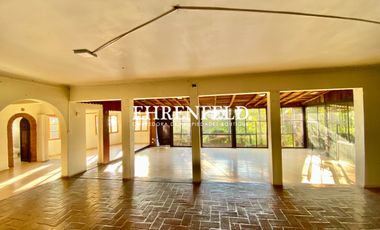 Alvaro Casanova, La Reina, Santiago. Casa habitacional y comercial.