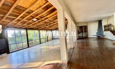 Alvaro Casanova, La Reina, Santiago. Casa habitacional y comercial.