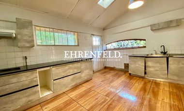 Alvaro Casanova, La Reina, Santiago. Casa habitacional y comercial.