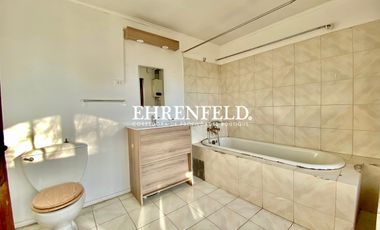 Alvaro Casanova, La Reina, Santiago. Casa habitacional y comercial.