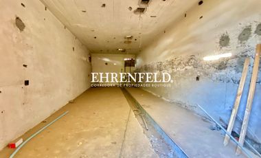 Alvaro Casanova, La Reina, Santiago. Casa habitacional y comercial.