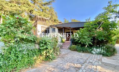 Alvaro Casanova, La Reina, Santiago. Casa habitacional y comercial.