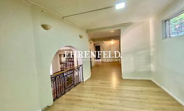 Alvaro Casanova, La Reina, Santiago. Casa habitacional y comercial.