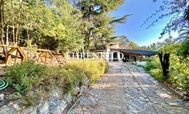 Alvaro Casanova, La Reina, Santiago. Casa habitacional y comercial.