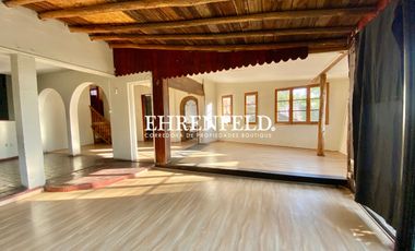 Alvaro Casanova, La Reina, Santiago. Casa habitacional y comercial.