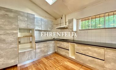 Alvaro Casanova, La Reina, Santiago. Casa habitacional y comercial.