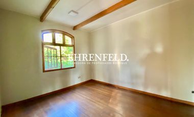 Alvaro Casanova, La Reina, Santiago. Casa habitacional y comercial.