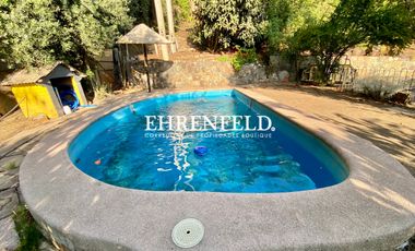 Alvaro Casanova, La Reina, Santiago. Casa habitacional y comercial.