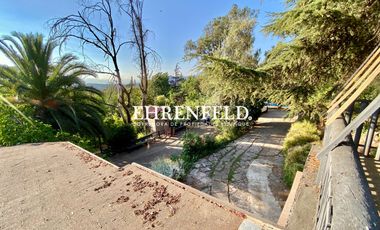 Alvaro Casanova, La Reina, Santiago. Casa habitacional y comercial.