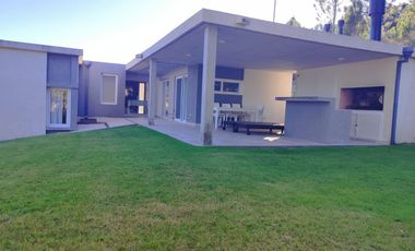 BARRIO DEPORTIVA 1 COSTA ESMERALDA ( Permuta)