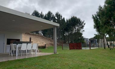 BARRIO DEPORTIVA 1 COSTA ESMERALDA ( Permuta)