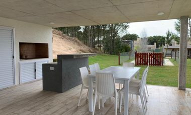 BARRIO DEPORTIVA 1 COSTA ESMERALDA ( Permuta)