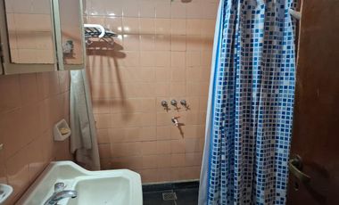 VENTA - Casa con local comercial, con cochera. Capitán Bermúdez, San Lorenzo.