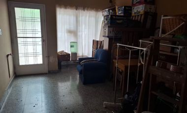 VENTA - Casa con local comercial, con cochera. Capitán Bermúdez, San Lorenzo.