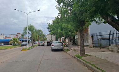 VENTA - Casa con local comercial, con cochera. Capitán Bermúdez, San Lorenzo.