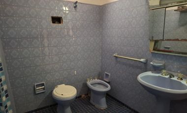 VENTA - Casa con local comercial, con cochera. Capitán Bermúdez, San Lorenzo.