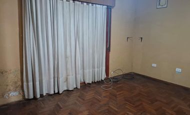 VENTA - Casa con local comercial, con cochera. Capitán Bermúdez, San Lorenzo.