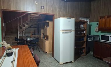 VENTA - Casa con local comercial, con cochera. Capitán Bermúdez, San Lorenzo.