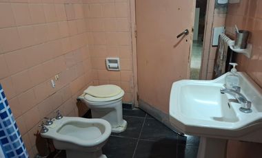 VENTA - Casa con local comercial, con cochera. Capitán Bermúdez, San Lorenzo.