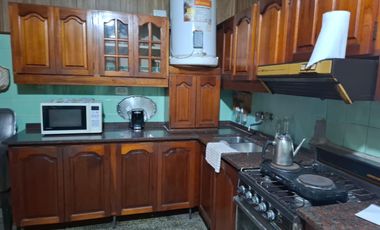 VENTA - Casa con local comercial, con cochera. Capitán Bermúdez, San Lorenzo.