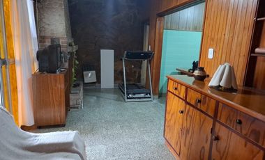 VENTA - Casa con local comercial, con cochera. Capitán Bermúdez, San Lorenzo.