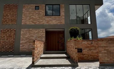 RENTA DEPARTAMENTO 2 DORMITORIOS CON TERRAZA  EN CUMBAYA YANAZARAPA AF