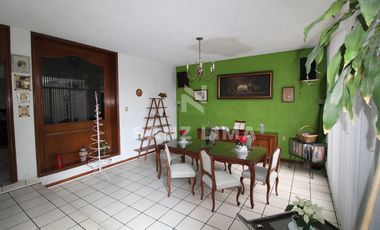 Alameda: Casa en esquina amplios espacios 4 recamaras.