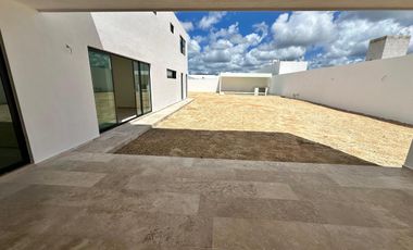 CASA EN VENTA EN MÉRIDA CON 1,043.96 M2 DE TERRENO EN DZITYÁ